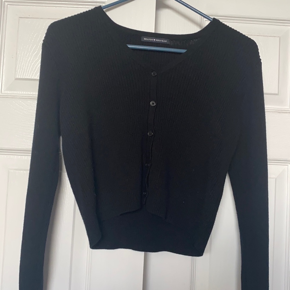 Brandy Melville long sleeves v neck slight crop